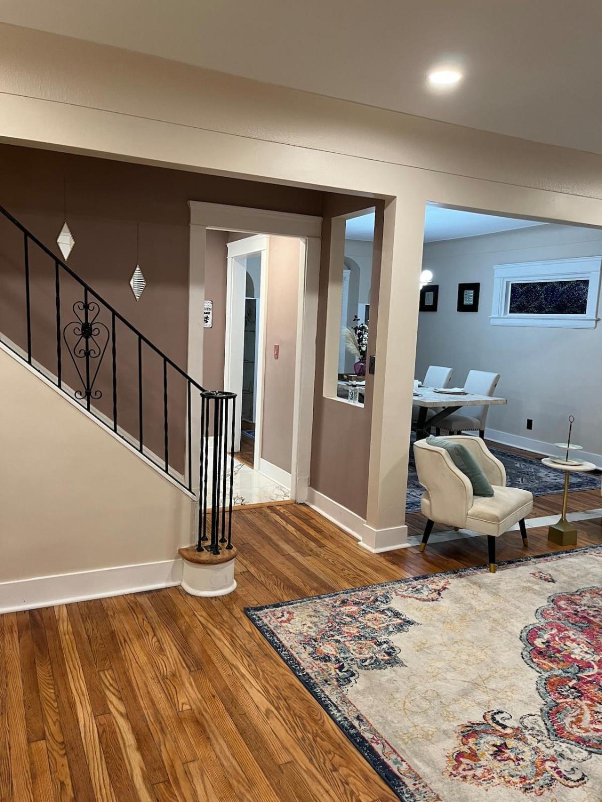 Elevated Entertainment Sleep Suite Cleveland Exterior photo